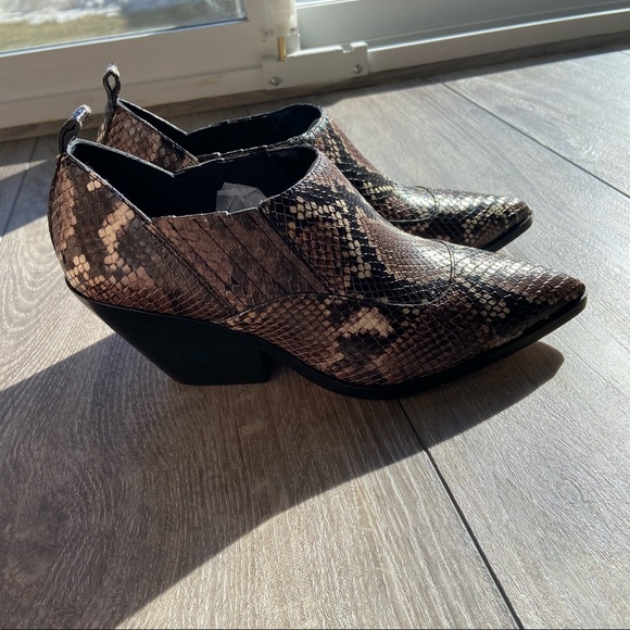 NWT Vince Camuto Jetera Bootie - Picture 2 of 12